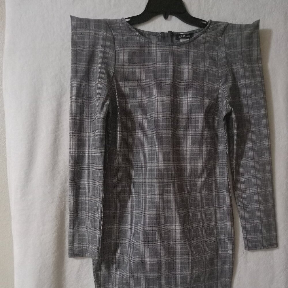 Long sleeve gray dress